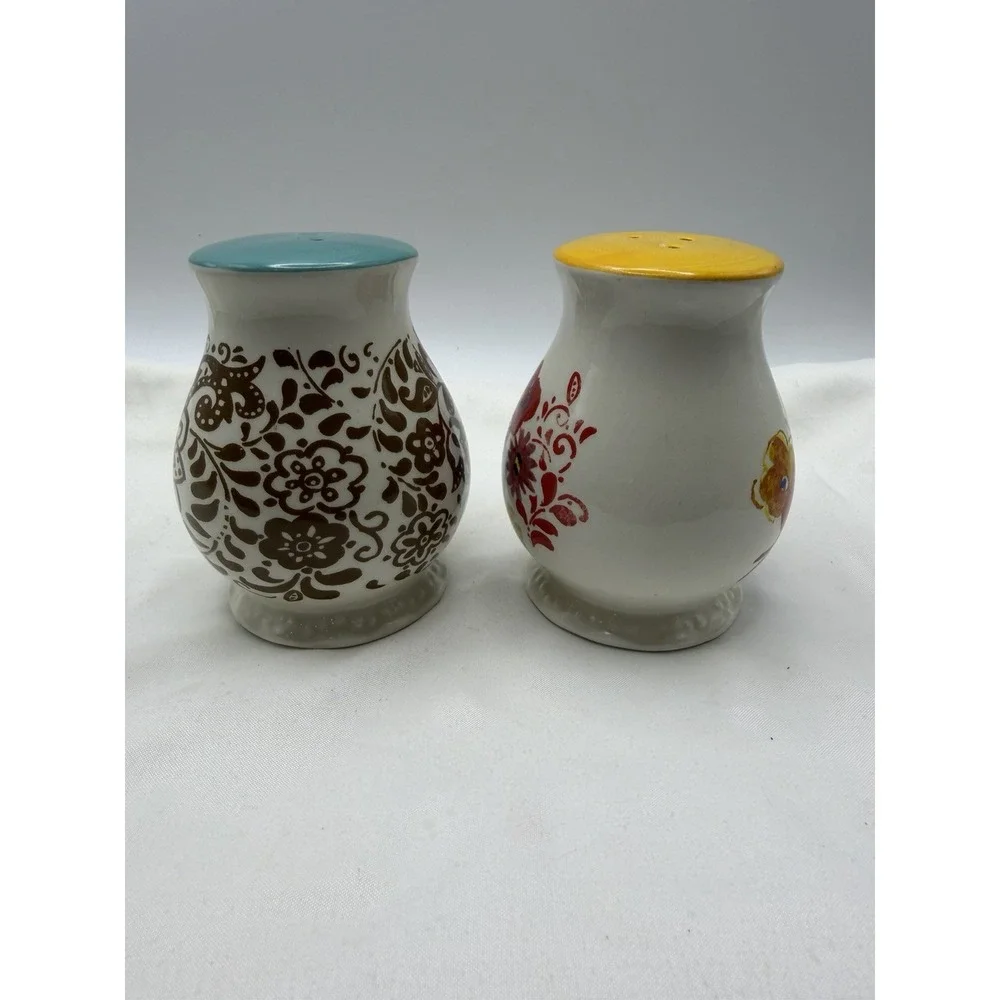 NEW Pioneer Woman Ceramic Salt And Pepper Shaker Set Floral Design